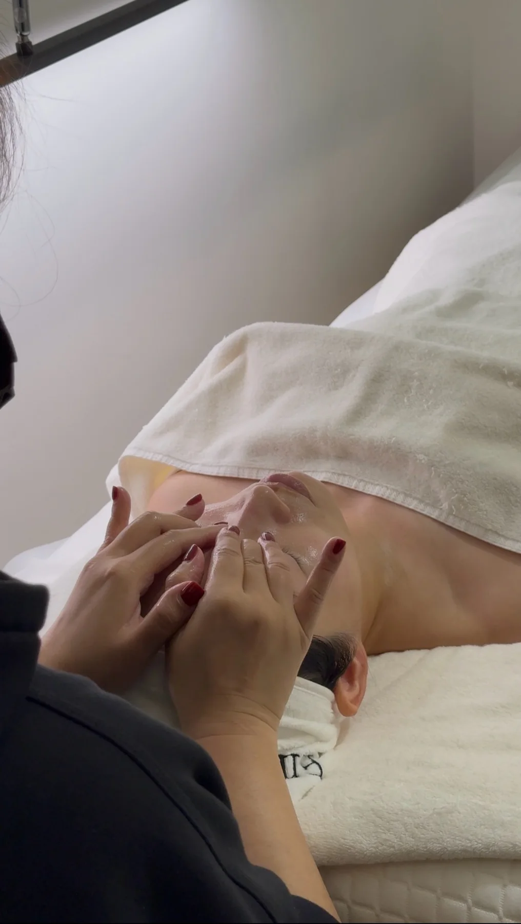 Emily Spa 臉部按摩手技近照